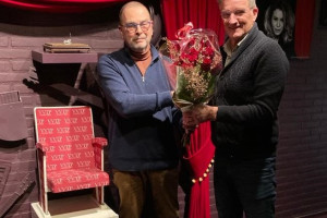 PvdA Baarn feliciteert De Speeldoos met prijs voor beste kleine theater