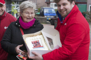 PvdA-taart voor mevrouw van Dijen